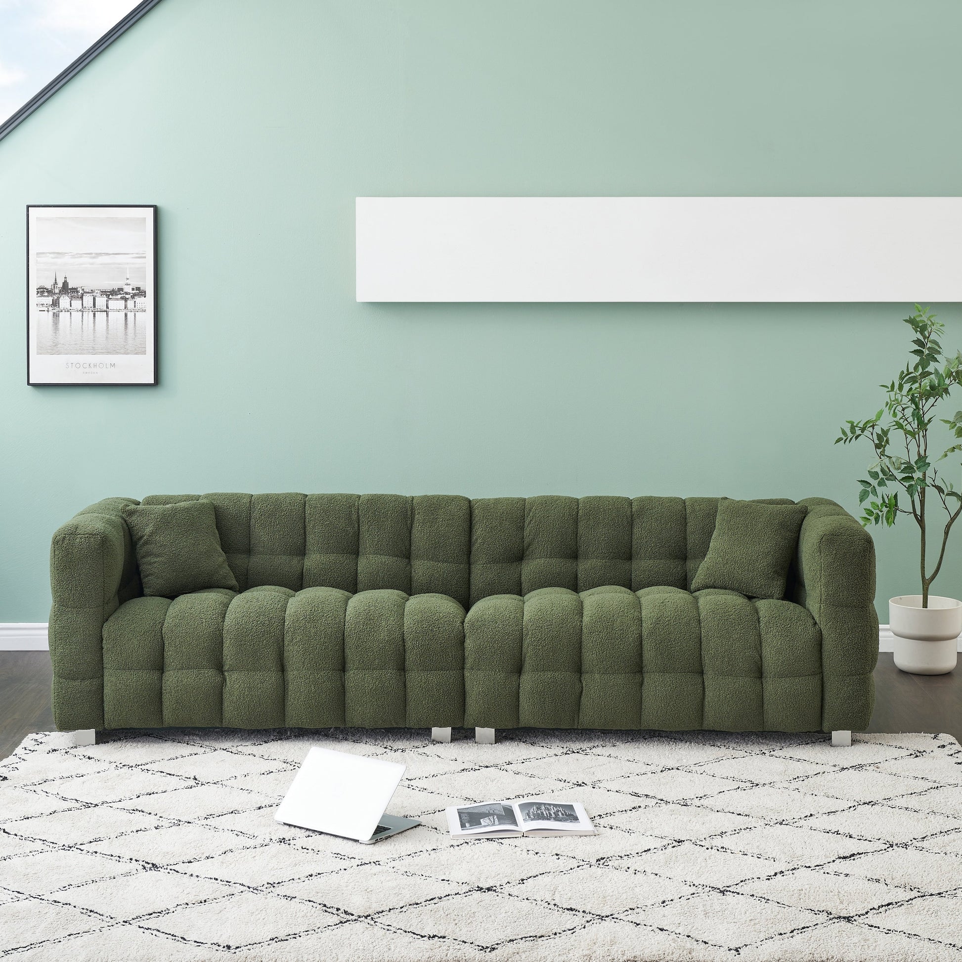Canapé 4 places en velours Teddy de 259 cm avec pieds en métal et coussins décoratifs, design moderne multidirectionnel pour salon.