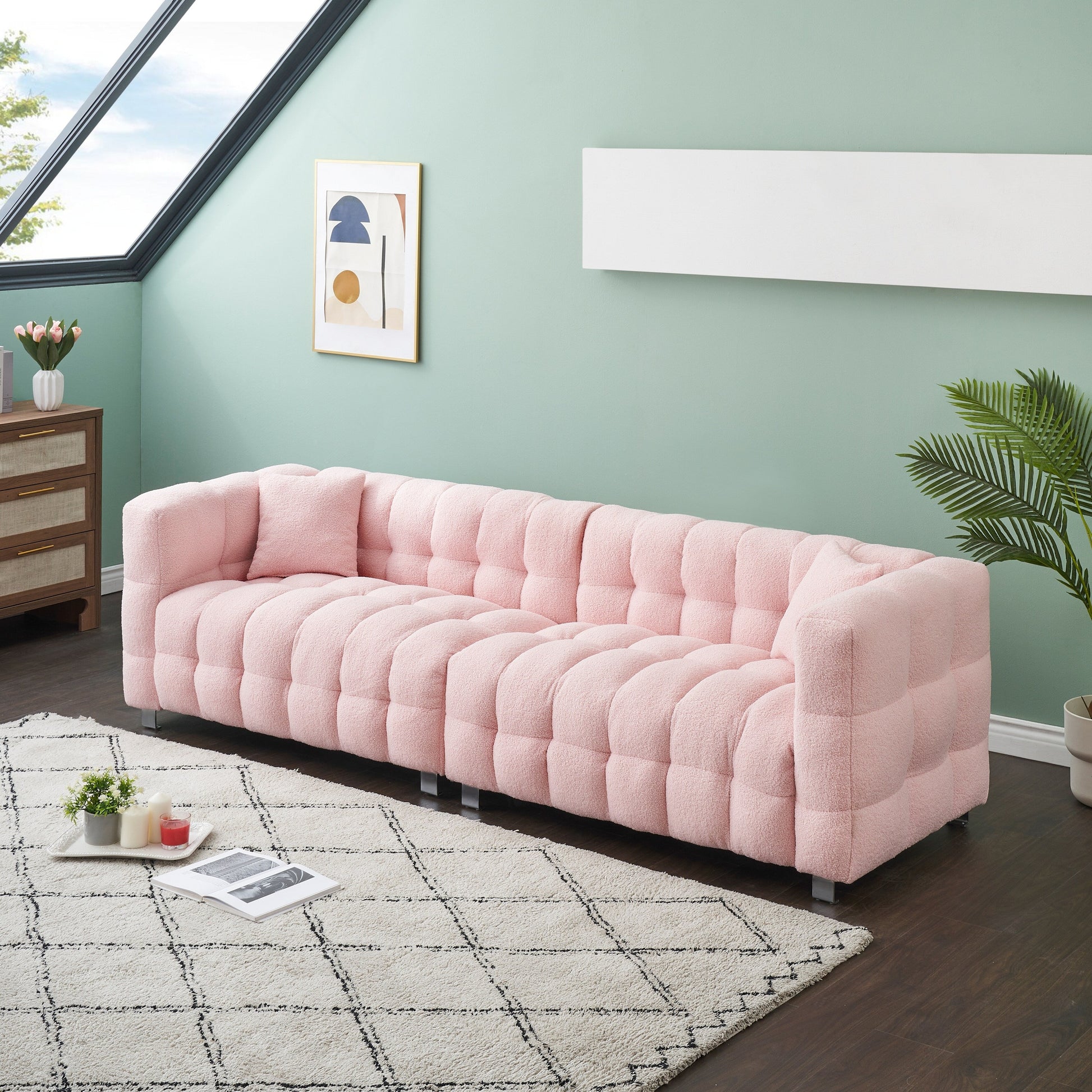 Canapé 4 places en velours Teddy de 259 cm avec pieds en métal et coussins décoratifs, design moderne multidirectionnel pour salon.