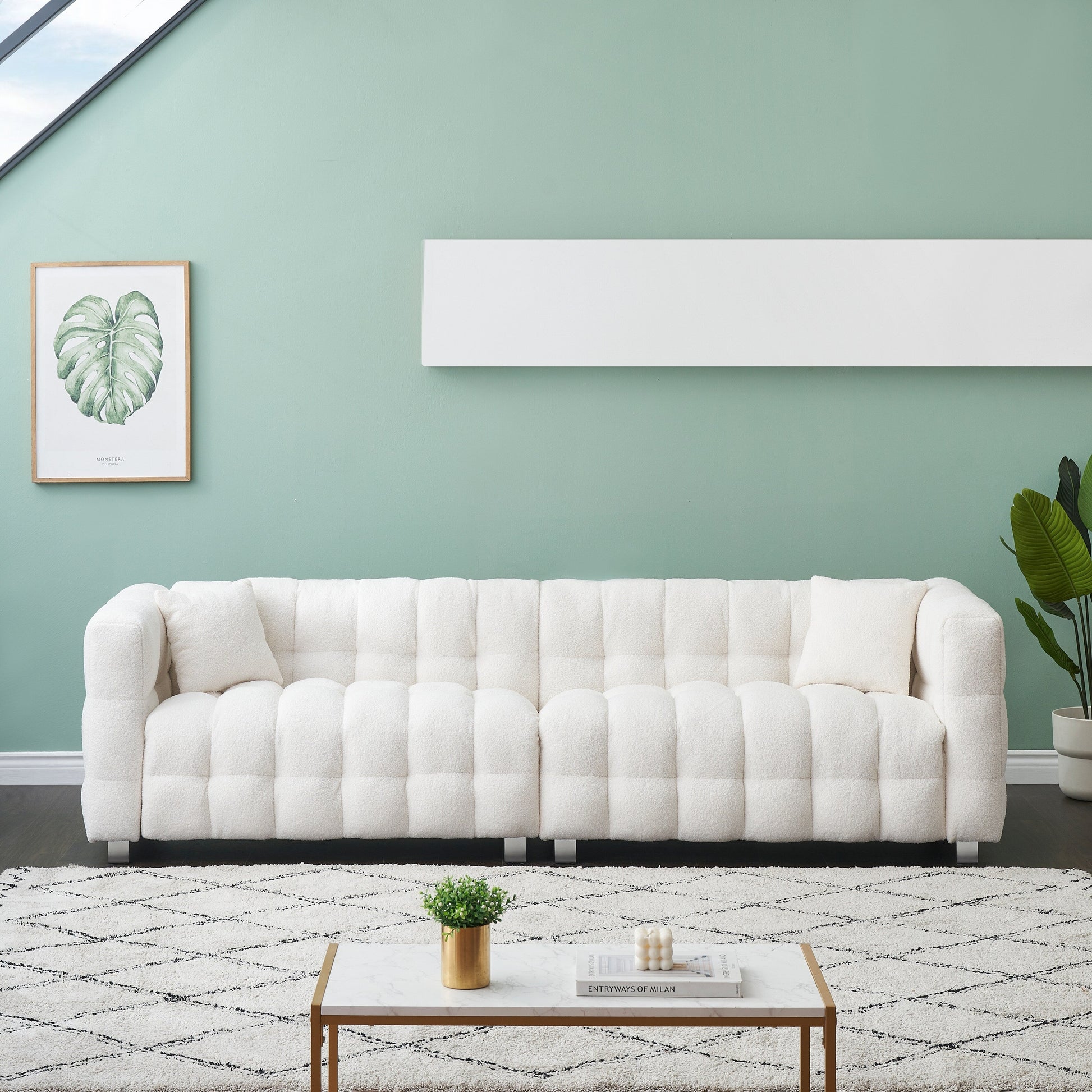 Canapé 4 places en velours Teddy de 259 cm avec pieds en métal et coussins décoratifs, design moderne multidirectionnel pour salon.