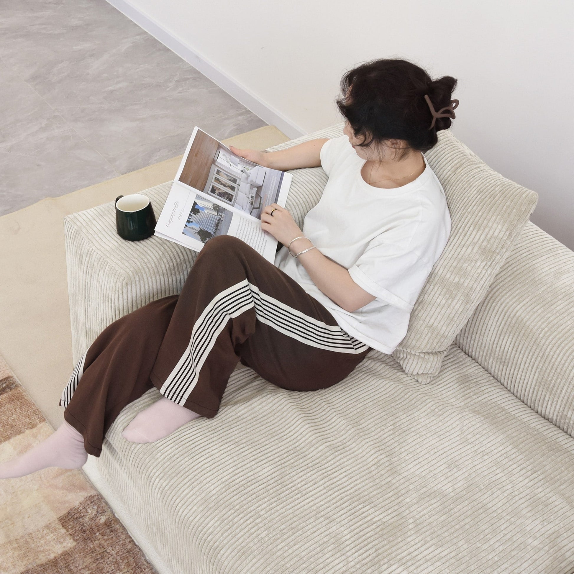 Canapé d'angle contemporain en cordouroy 142, modèle Classic Deep Couch