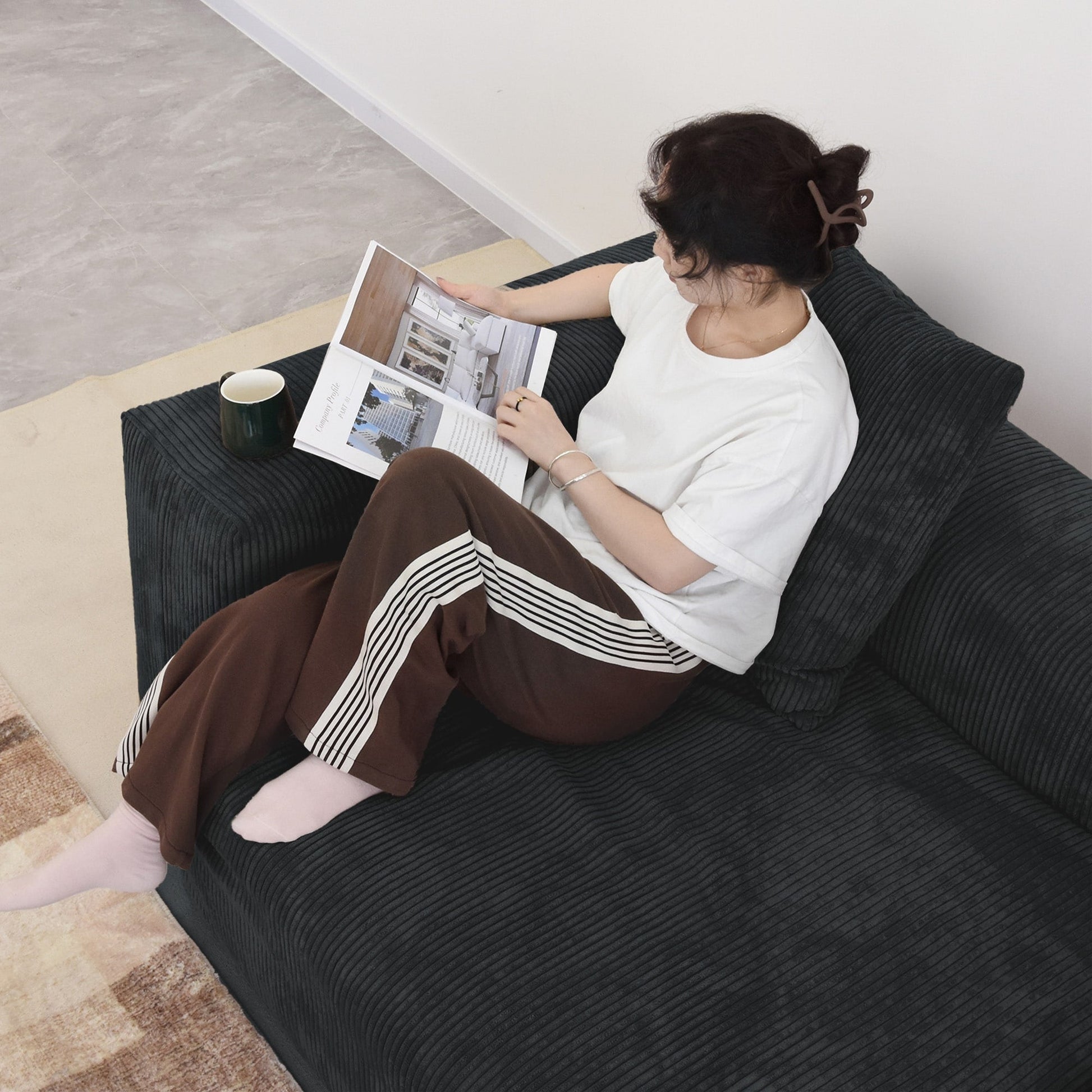 Canapé d'angle contemporain en cordouroy 142, modèle Classic Deep Couch