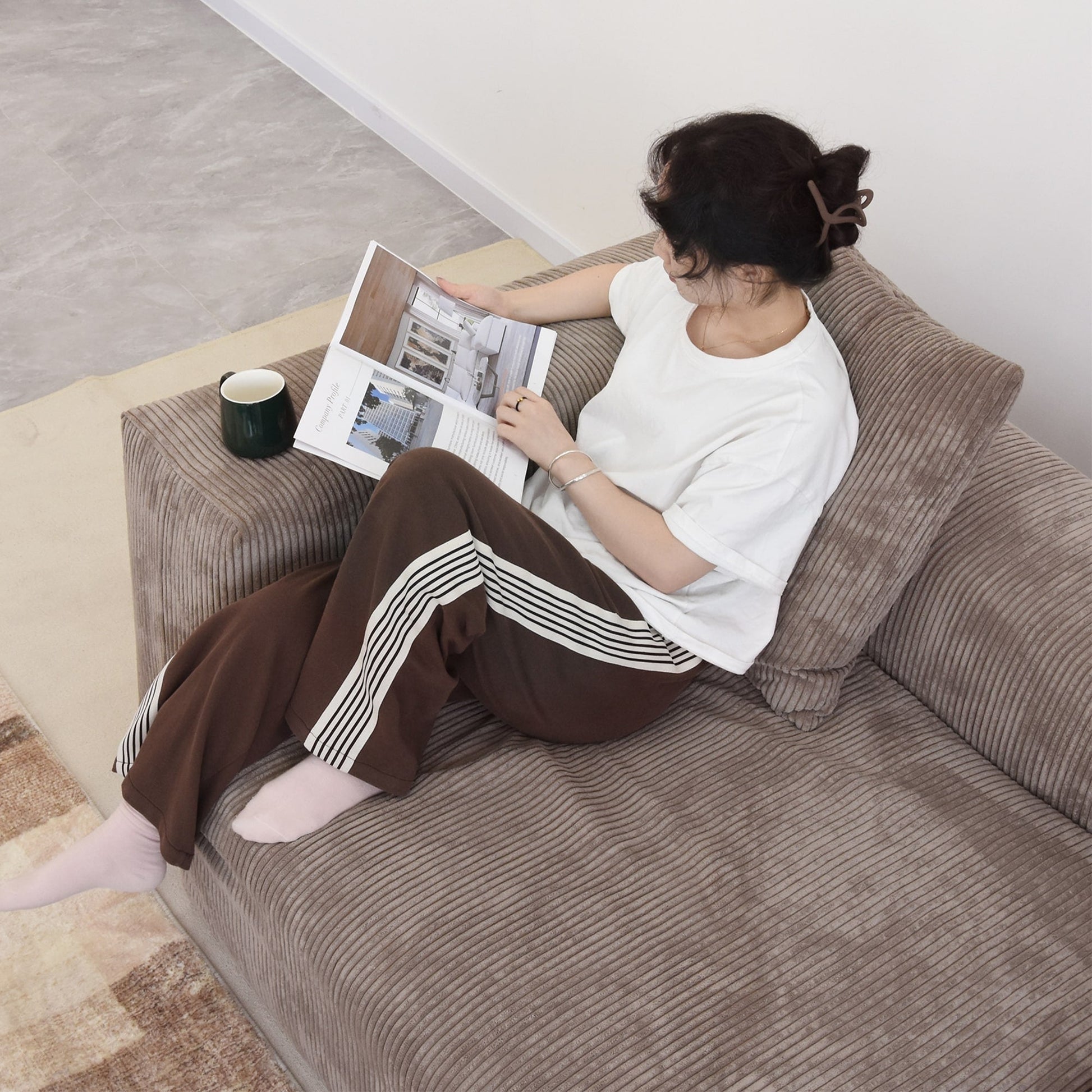 Canapé d'angle contemporain en cordouroy 142, modèle Classic Deep Couch