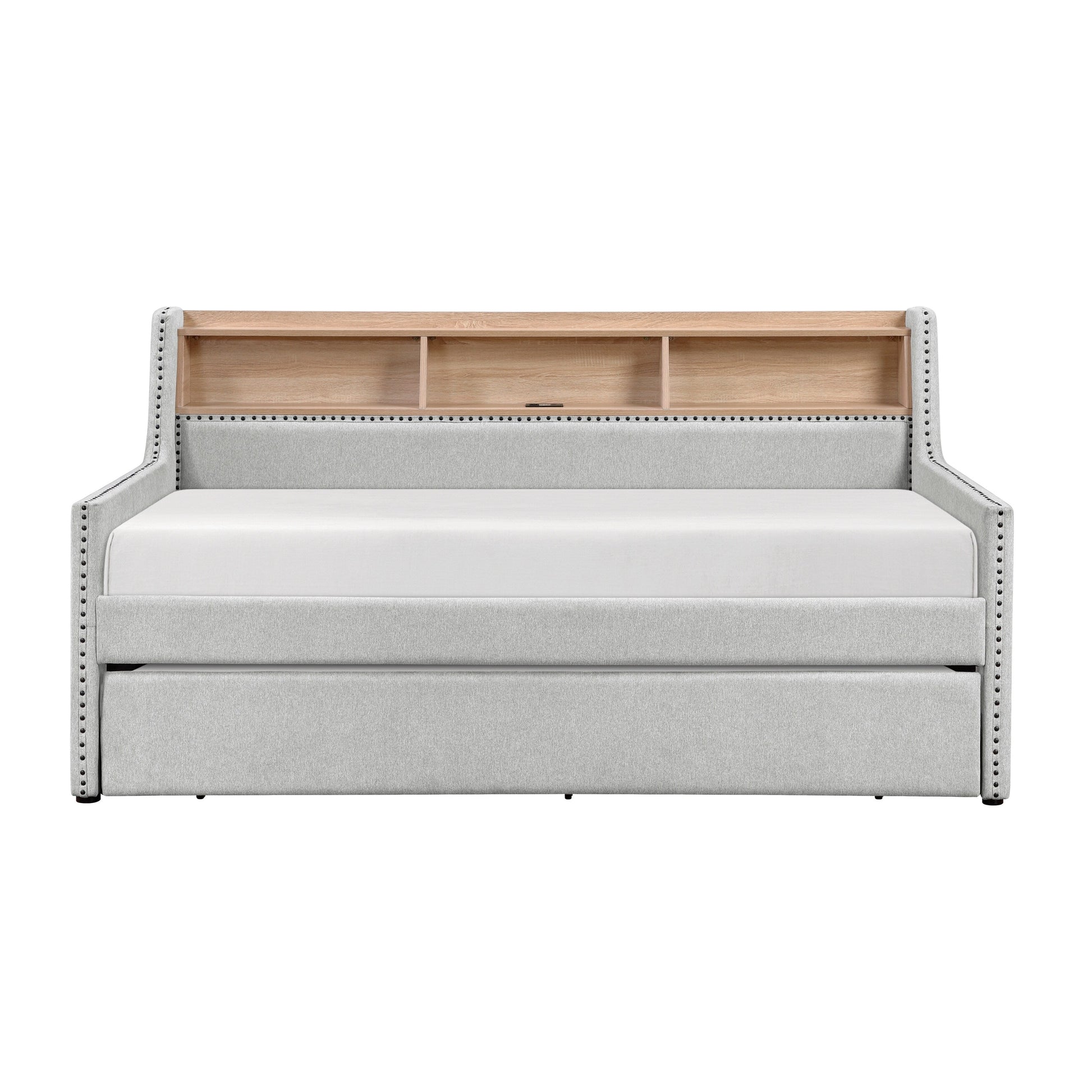 1 canapé-lit gris clair avec lit escamotable, panneau latéral de bibliothèque, ports de charge, garniture à tête de clou, design moderne.
