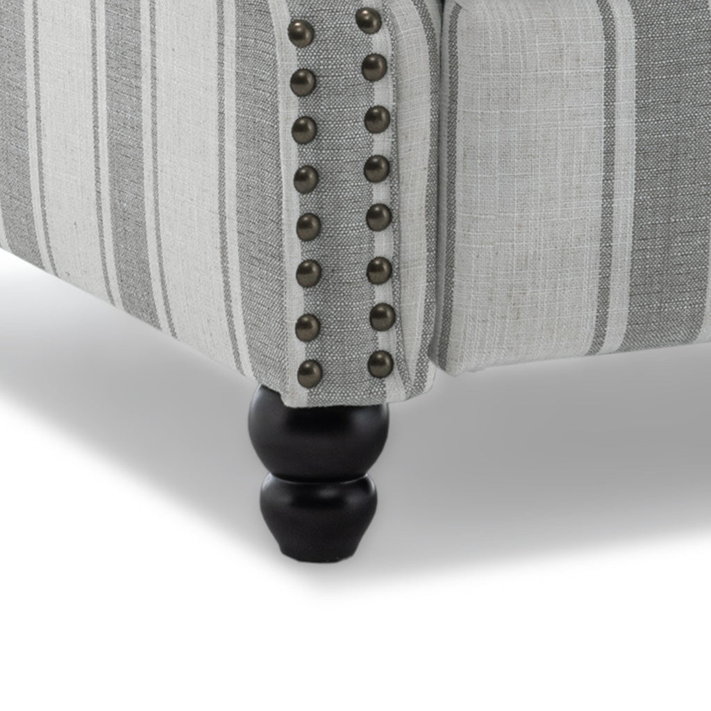 2 chaises inclinables à dossier basculant avec assise rembourrée et tête de clou