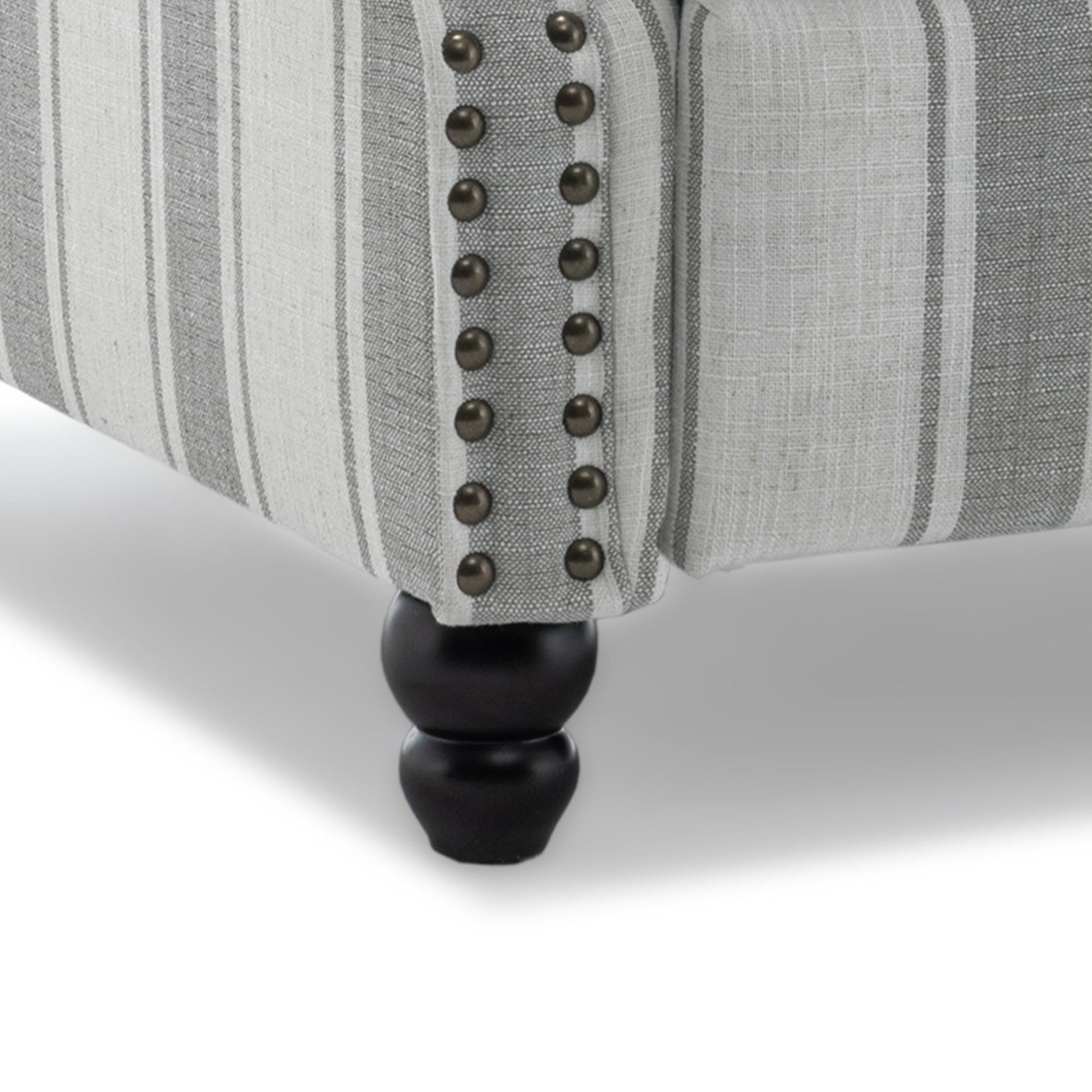 2 chaises inclinables à dossier basculant avec assise rembourrée et tête de clou