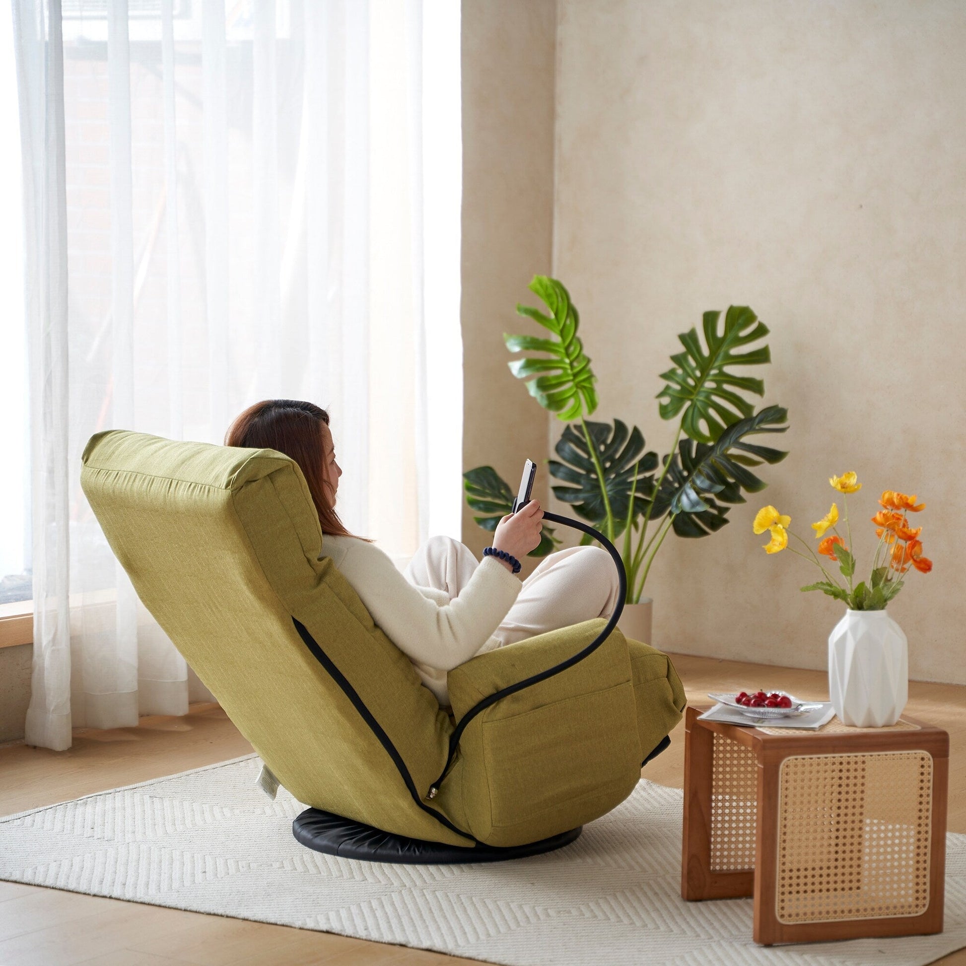 Fauteuil pivotant à 360 degrés, chaise de salon réglable, chaise de jeu pliable et inclinable avec porte-téléphone.