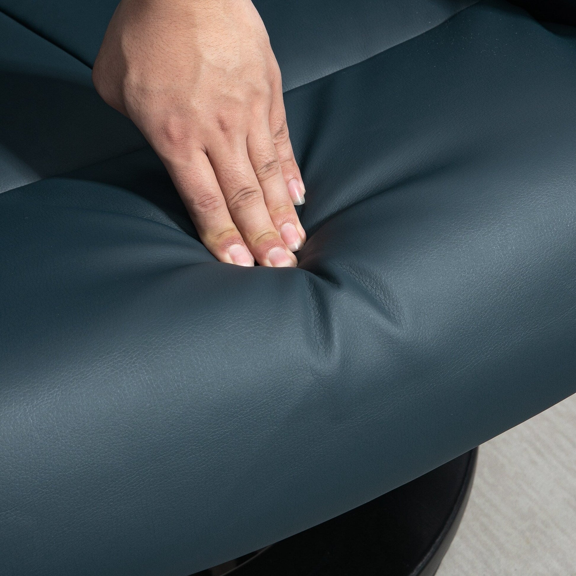 Fauteuil inclinable de massage manuel en cuir PU pivotant à 360°, avec repose-pieds, dossier réglable et 10 points de vibration.