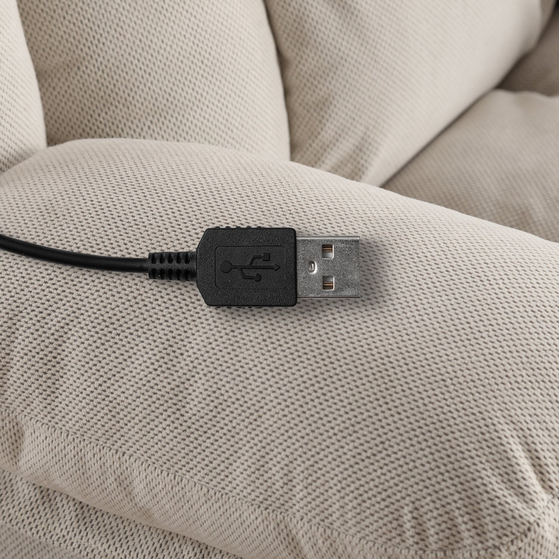 Fauteuil inclinable chauffant et massant pivotant à 360°, avec prise USB, porte-gobelets, rangement latéral et revêtement en polaire moelleux.