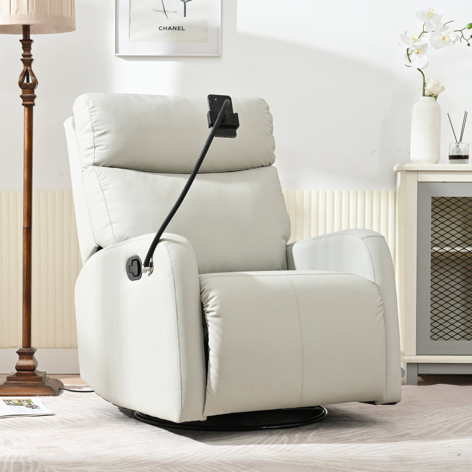 Fauteuil inclinable pivotant à 360° avec porte-téléphone, repose-pieds et position réglable pour salon et home cinéma.