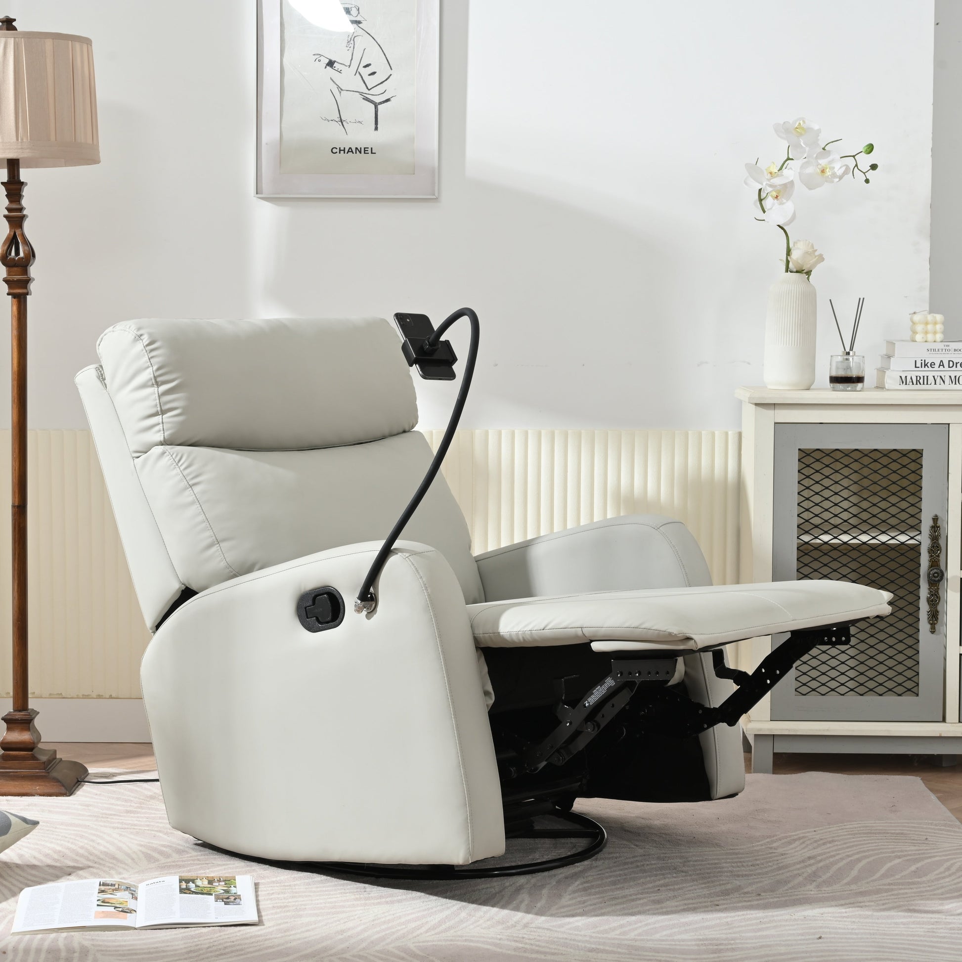 Fauteuil inclinable pivotant à 360° avec porte-téléphone, repose-pieds et position réglable pour salon et home cinéma.