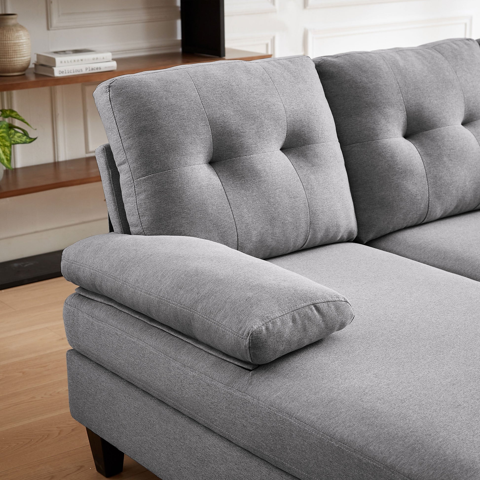 Canapé d'angle en forme de U avec 4 places et méridienne double pour salon.
