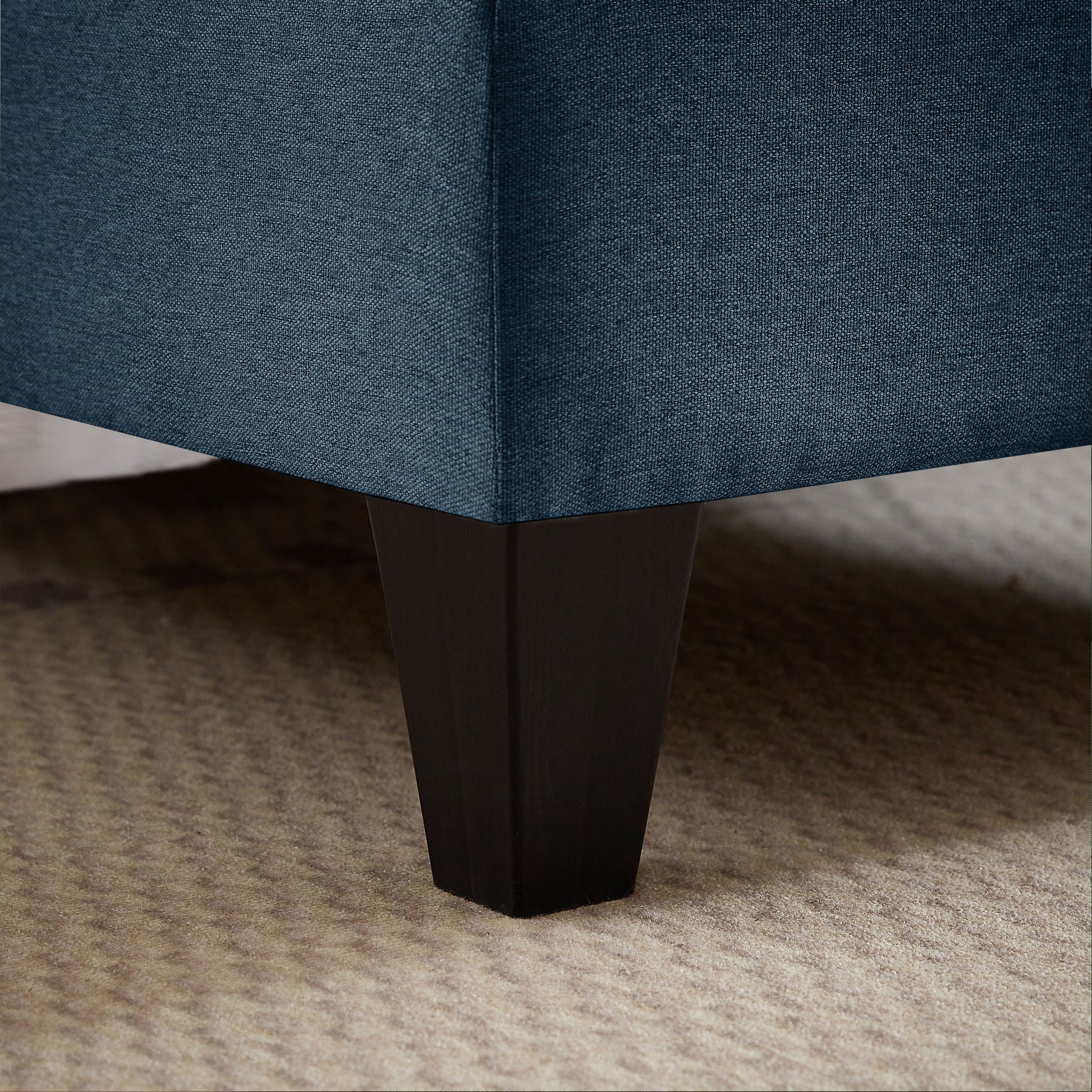 Canapé d'angle en forme de U avec 4 places et méridienne double pour salon.