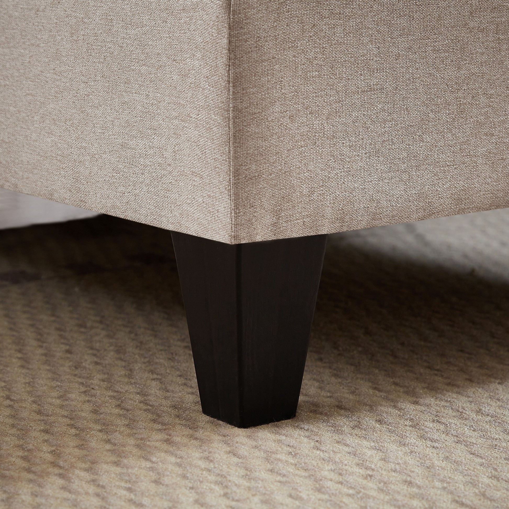 Canapé d'angle en forme de U avec 4 places et méridienne double pour salon.