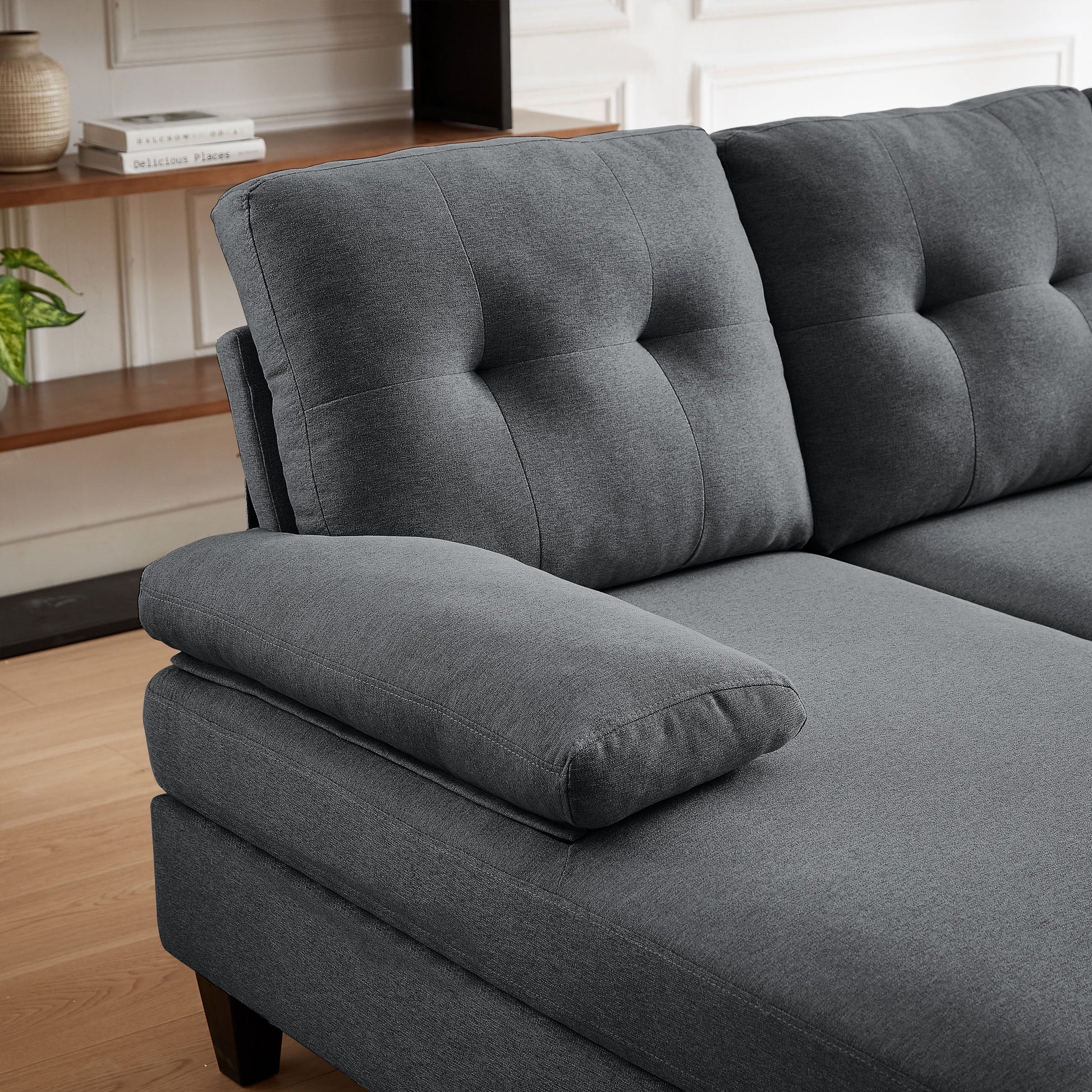 Canapé d'angle en forme de U avec 4 places et méridienne double pour salon.