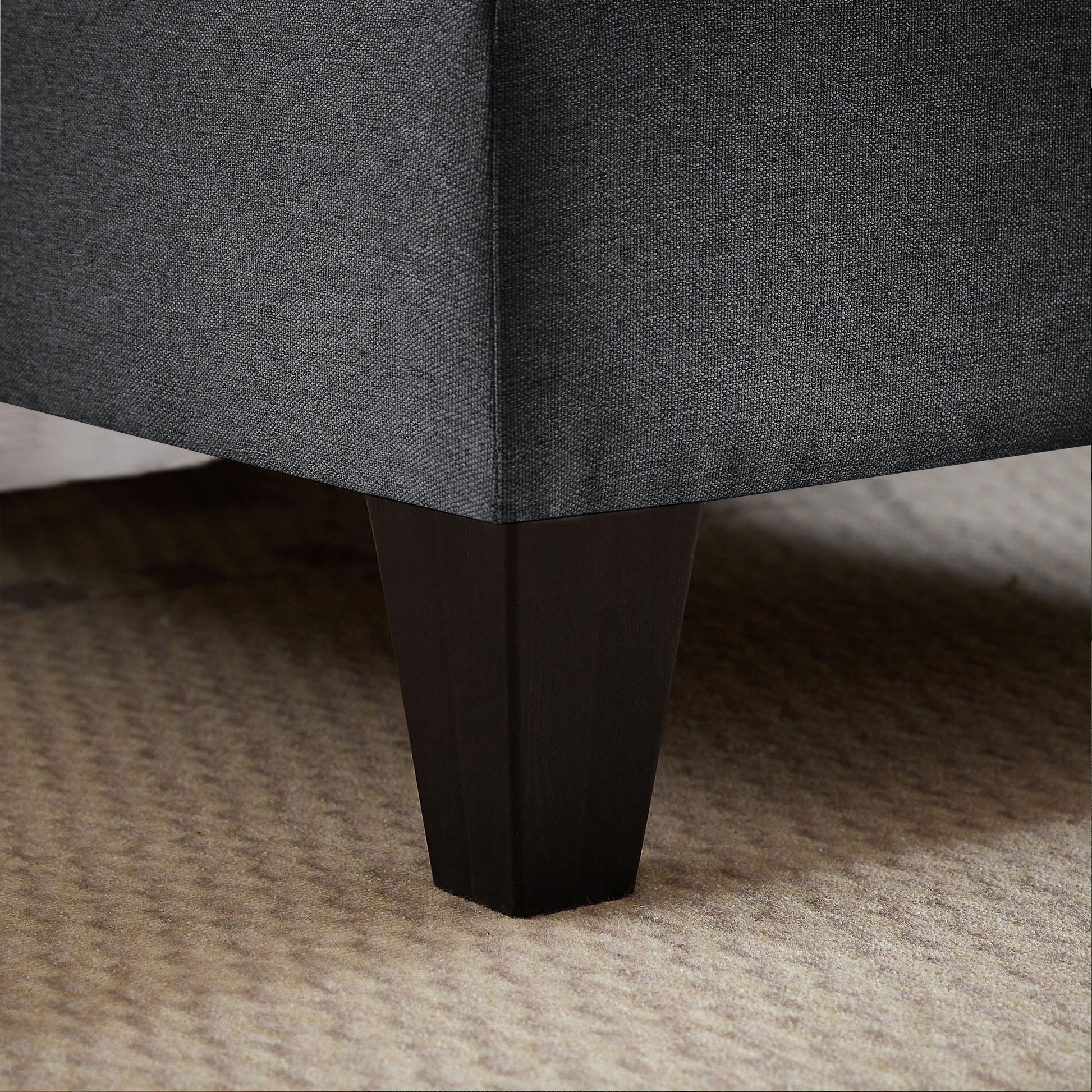 Canapé d'angle en forme de U avec 4 places et méridienne double pour salon.