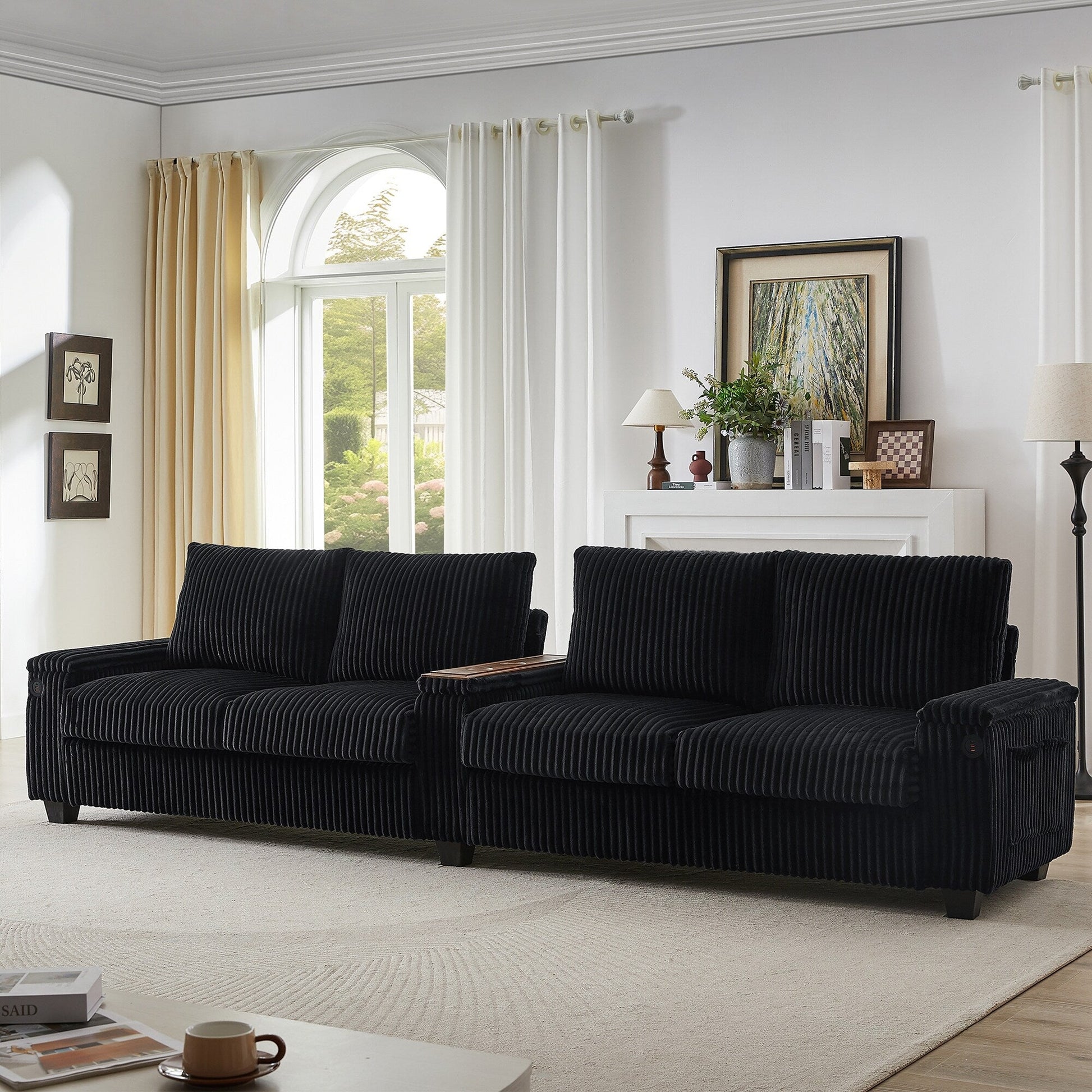 Canapé 4 places en velours côtelé, modèle 133, avec ports USB, accoudoirs avec rangement intégré et porte-gobelets rabattables pour le salon.