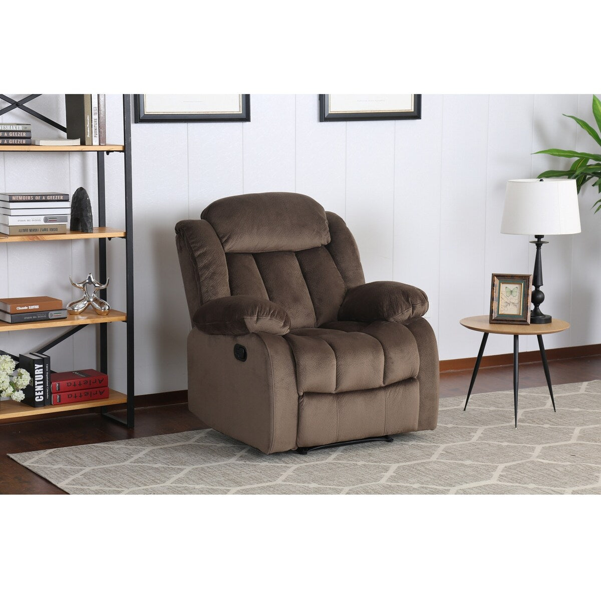Fauteuil basculant inclinable en micro-suède brun avec motif ours en peluche.
