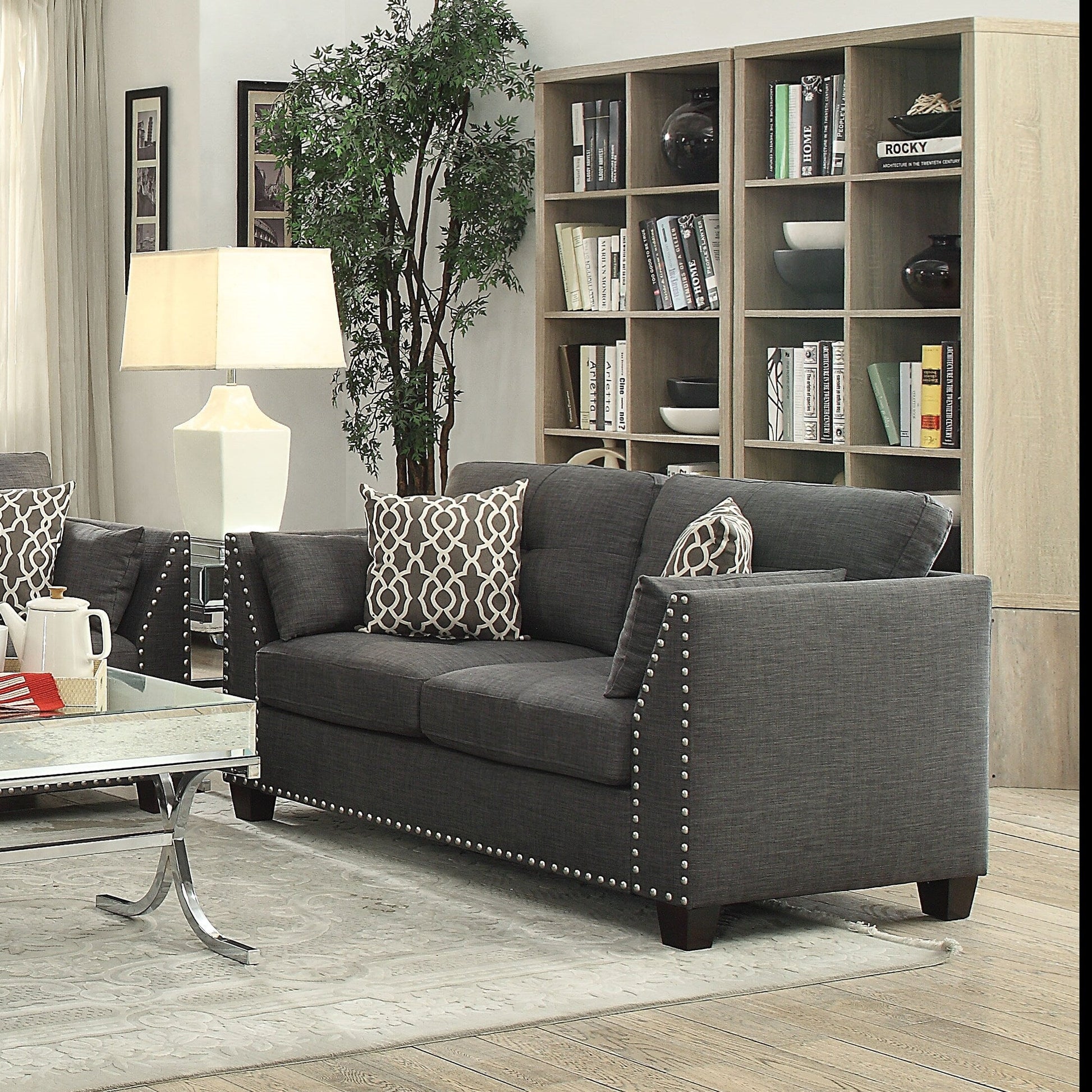 Canapé Loveseat en lin de 59 pouces avec 4 coussins et clous cloutés pour les salons