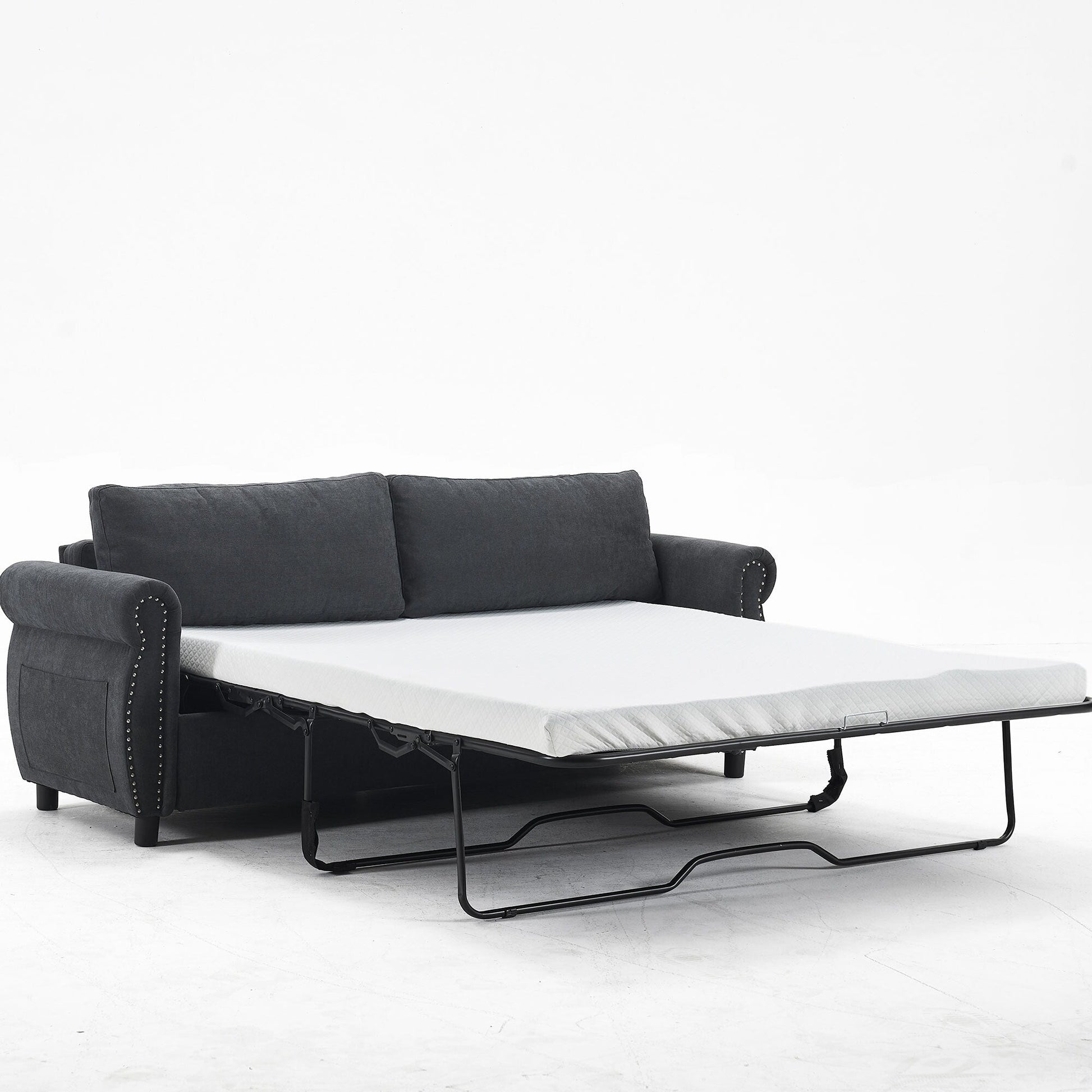 Canapé-lit 3 places en polyester 63 avec matelas escamotable et accoudoirs à rivets rétro.