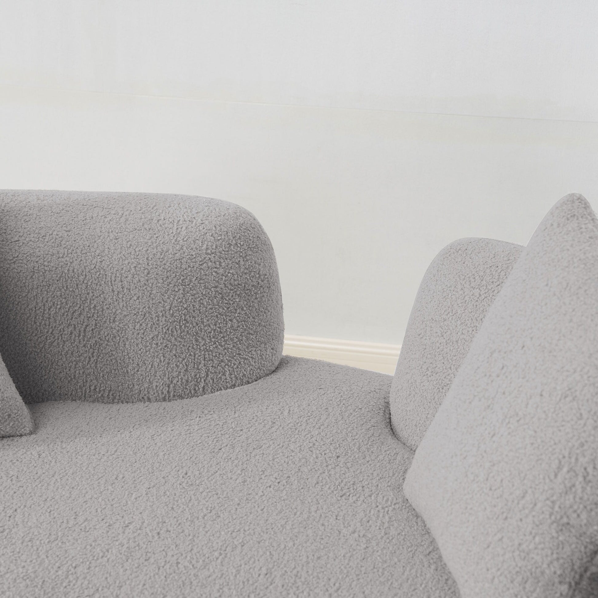 Canapé Loveseat incurvé de 66,93 pouces, gris, en mousse à compression complète, tissu velours Teddy, canapé compact prêt à poser.