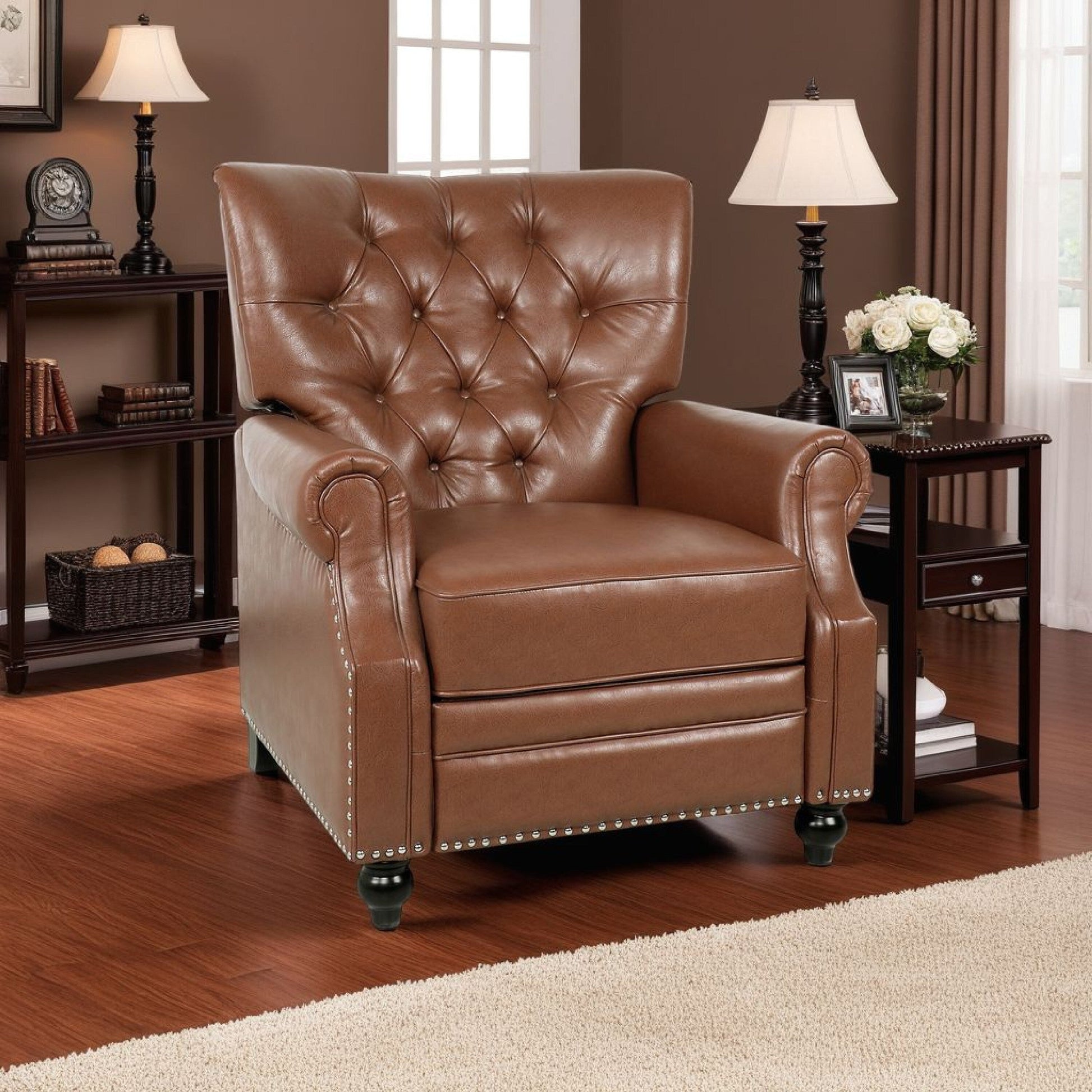 Fauteuil inclinable, pieds tournés, simili cuir boutonné brun clair