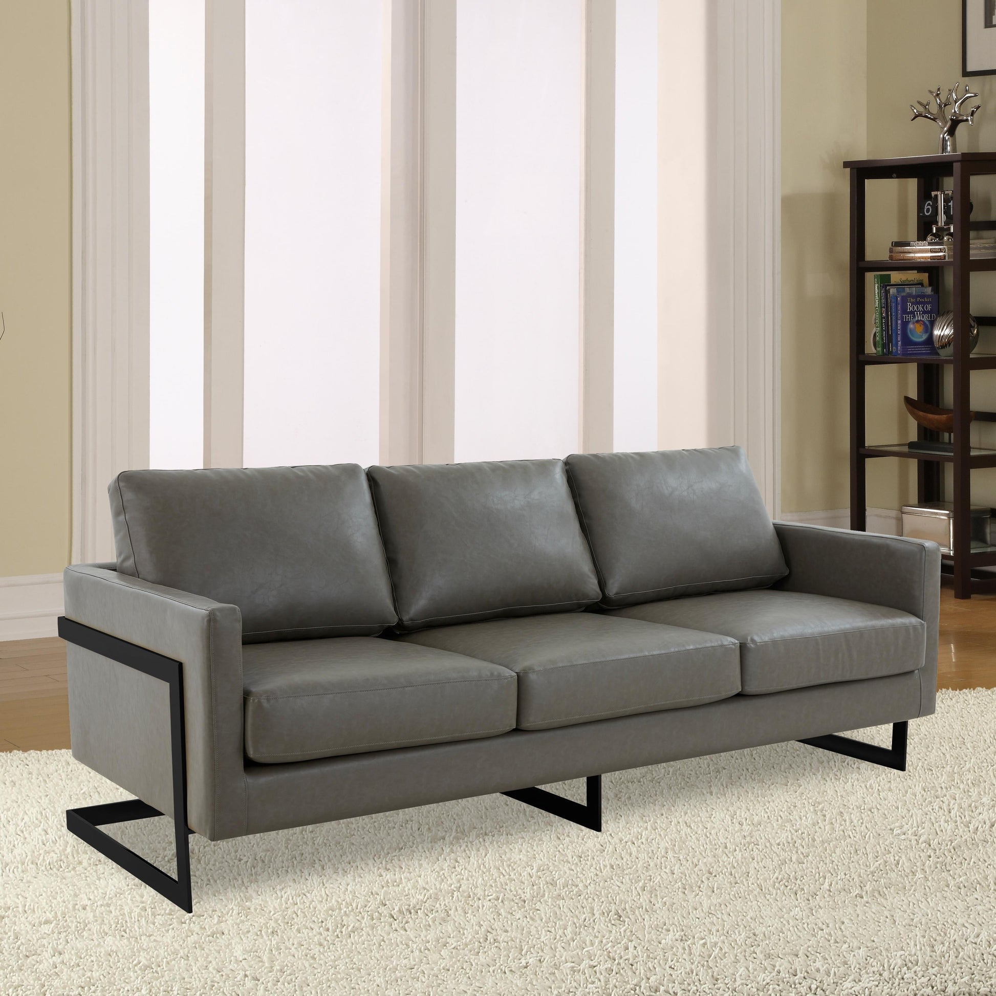 Canapé 3 places, style minimaliste, revêtement cuir, avec coussins amovibles, en acier inoxydable, pour salon ou chambre à coucher.